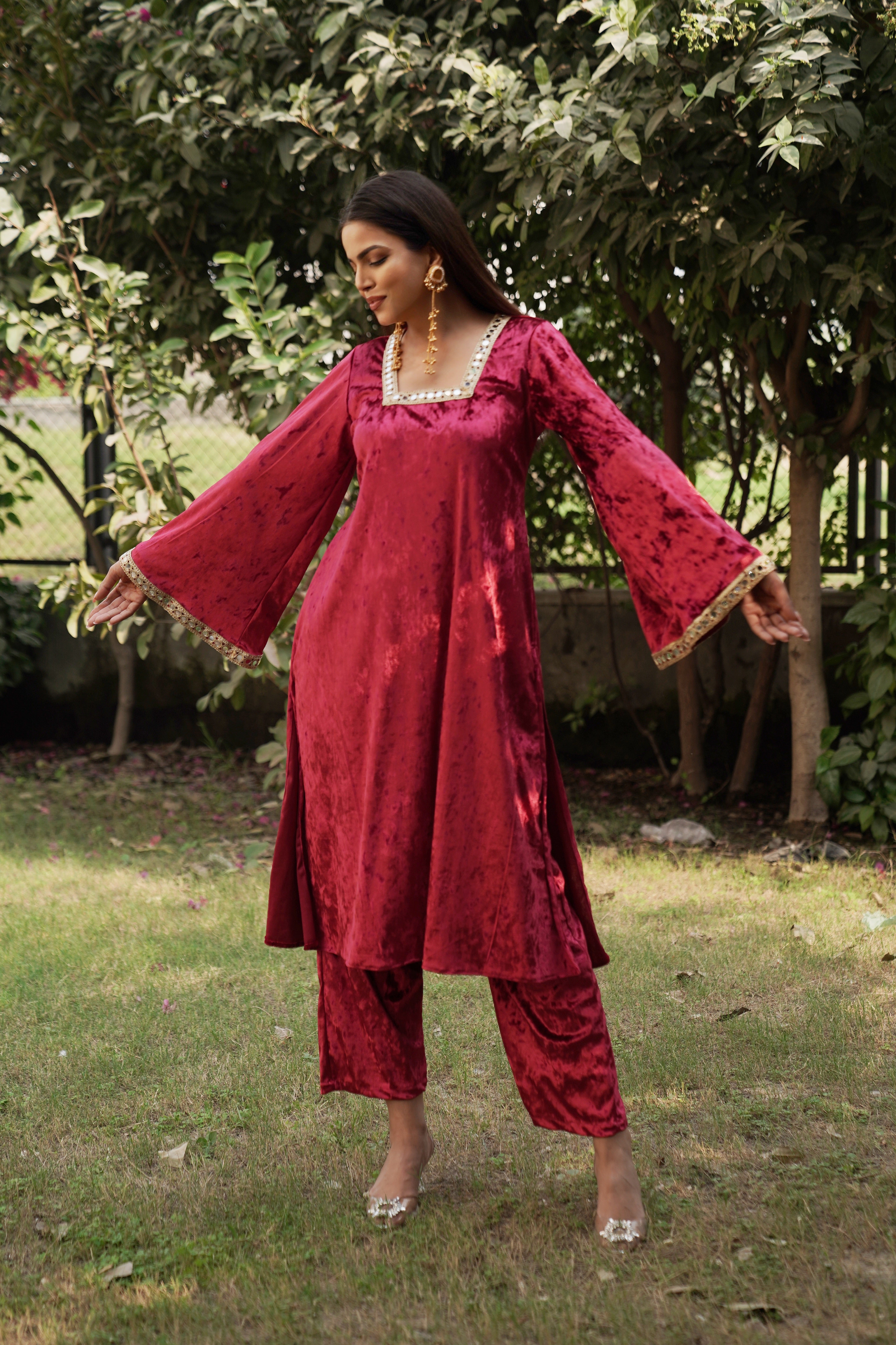 Navdana Red Mirror Lace Velvet Kurta Set – NANDINI