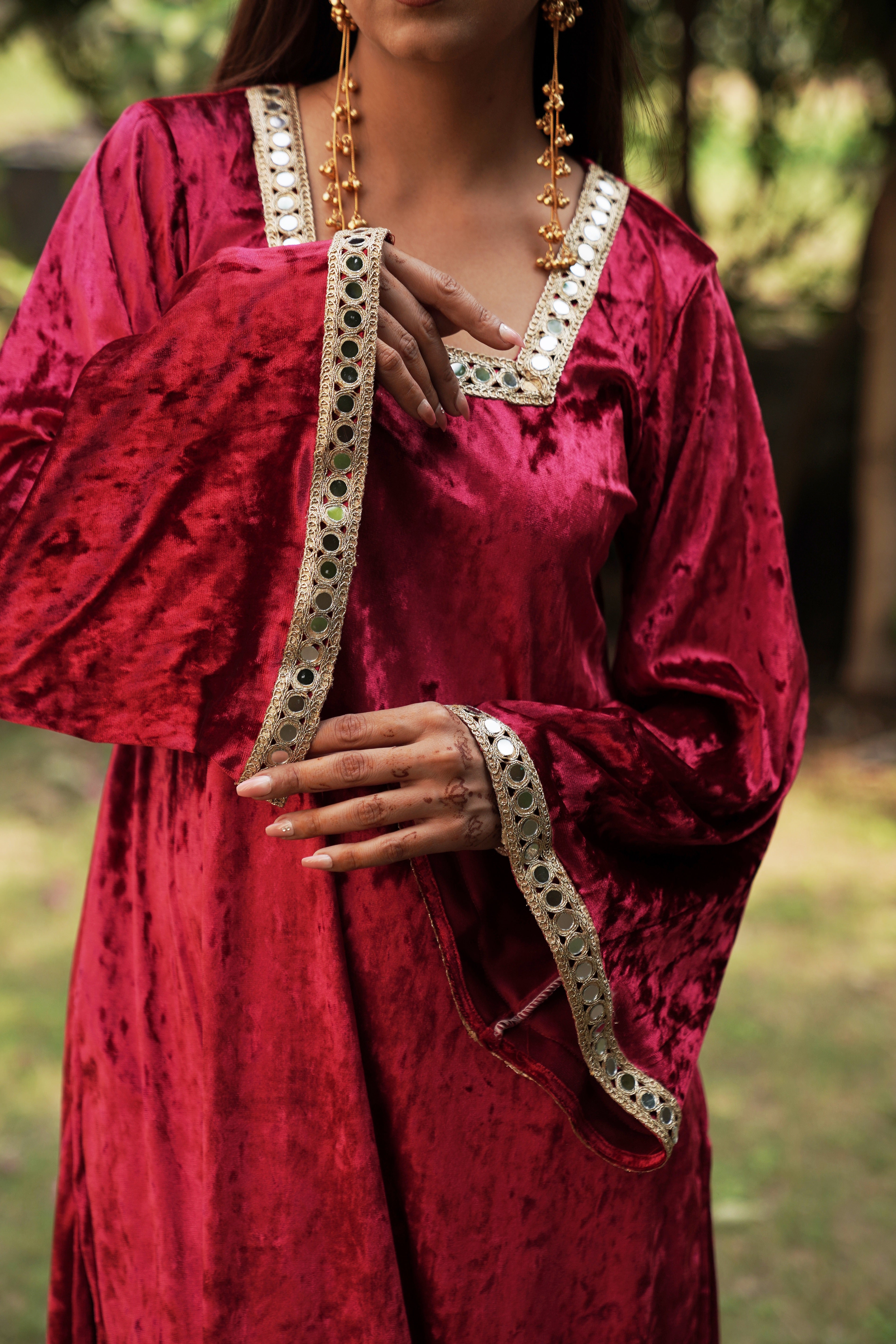 Navdana Red Mirror Lace Velvet Kurta Set – NANDINI