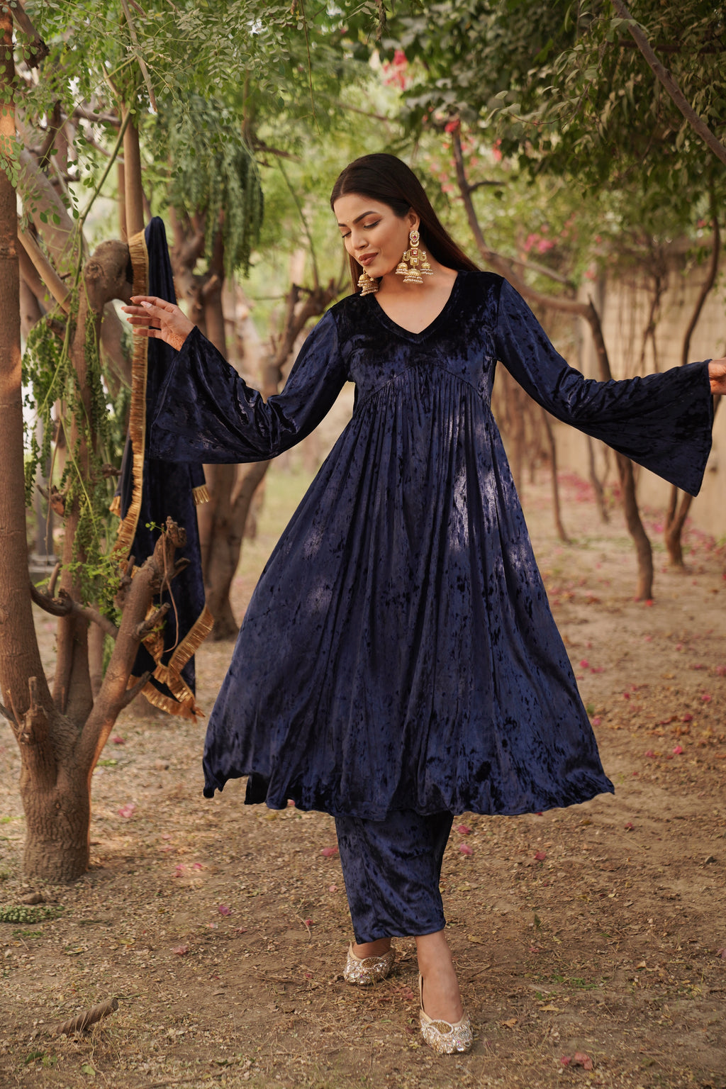 Navdana Flared Velvet Kurta Set With Dupatta – ALIA
