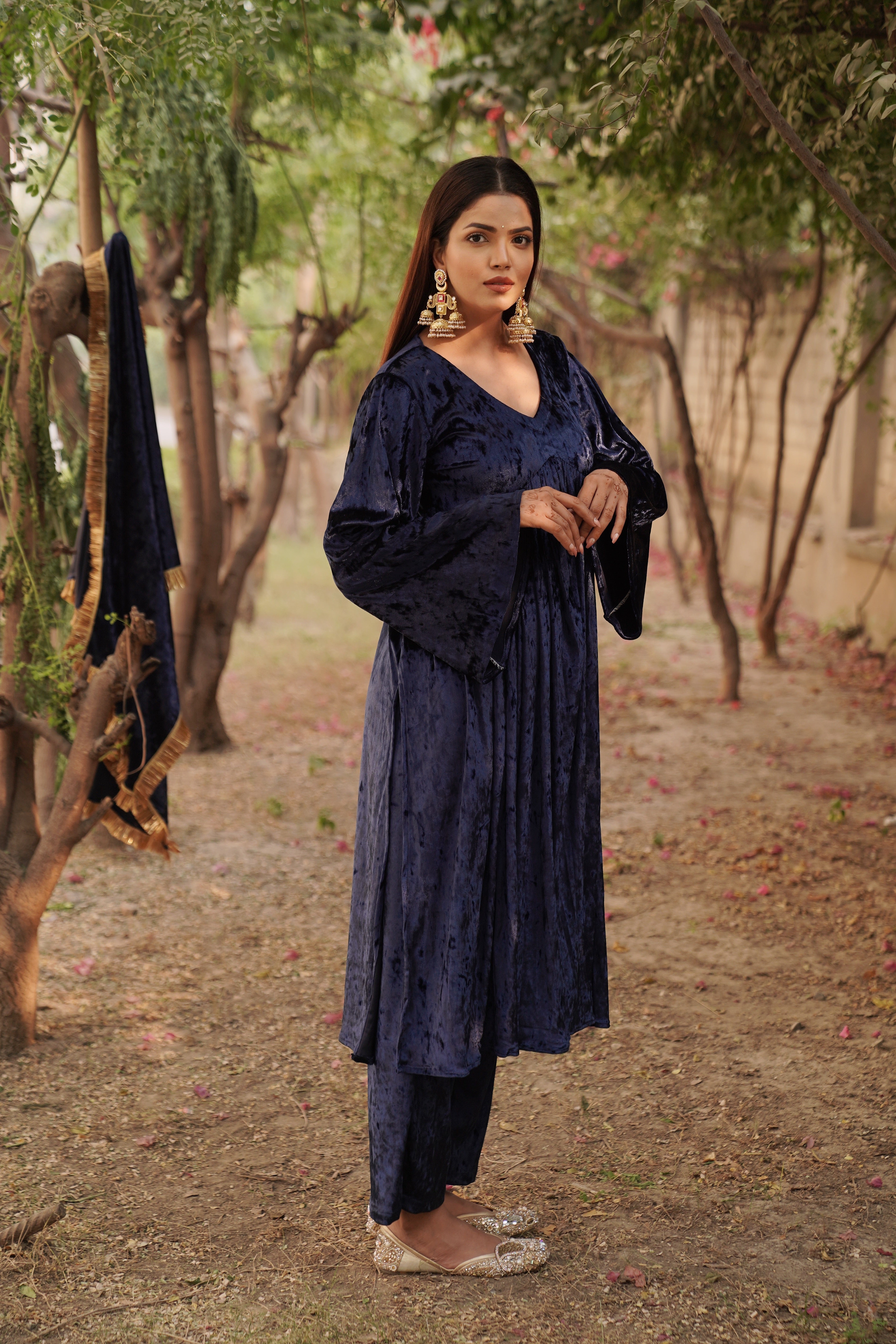 Navdana Flared Velvet Kurta Set With Dupatta – ALIA