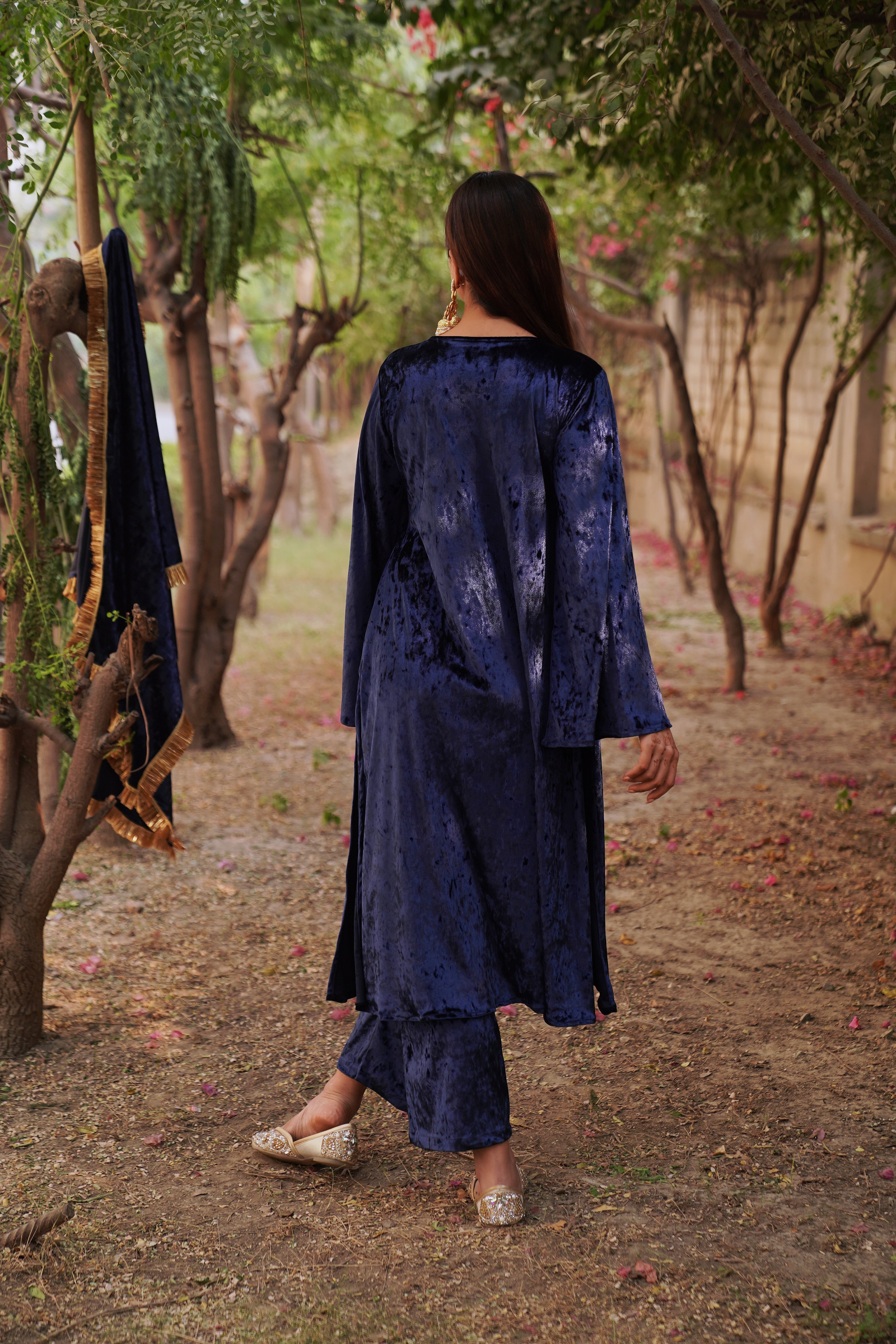 Navdana Flared Velvet Kurta Set With Dupatta – ALIA