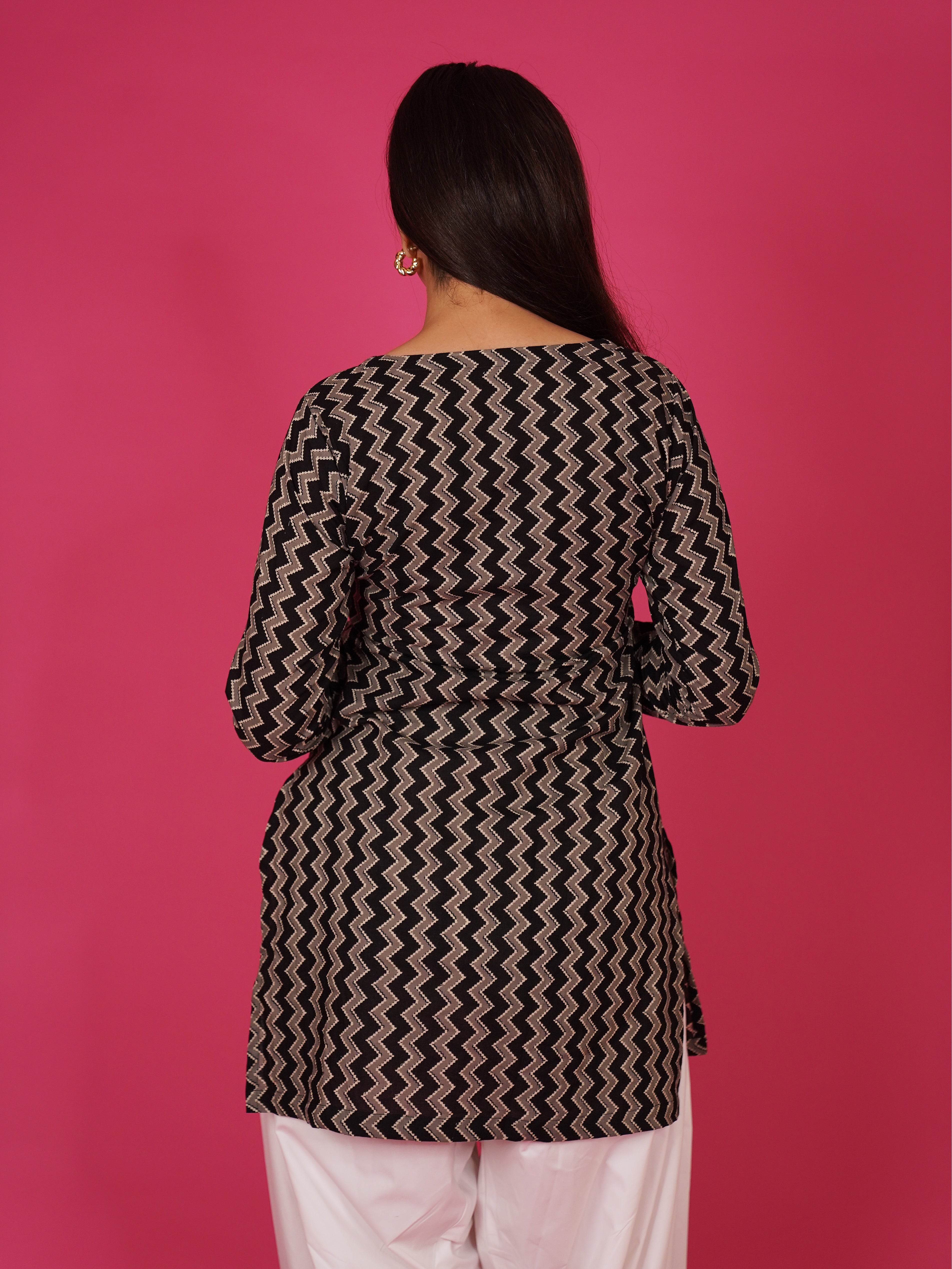 Navdana Heart Zig Zag Print Black Kurti – Dil